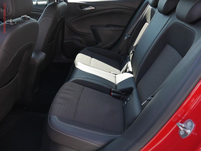 Opel Astra (2016) 1.4T, 1.maj,ČR - fotka 10 z 21