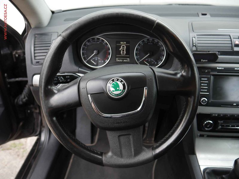 Škoda Octavia (2009) 2.0 TDi, ČR, servis.kniha - fotka 14 z 18