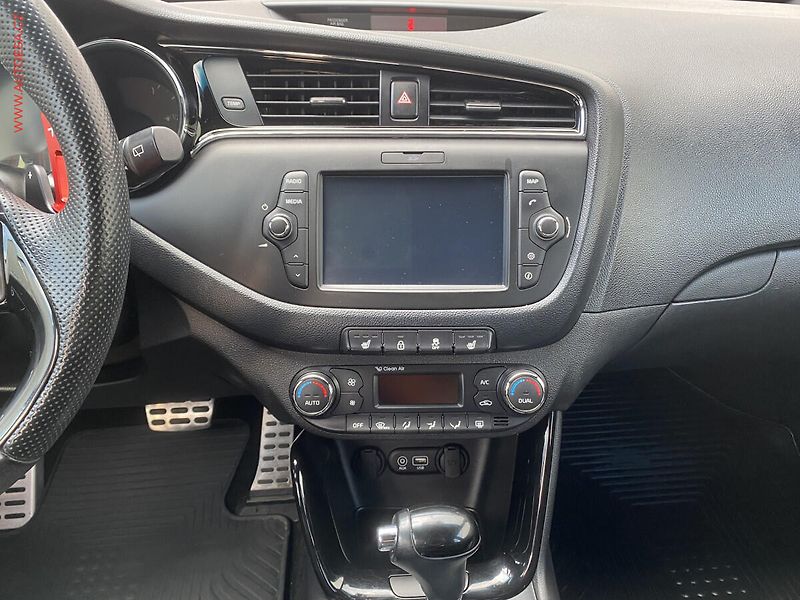 Kia Ceed (2017) 1.6 CRDi, ČR, AT, autoAC - fotka 12 z 18