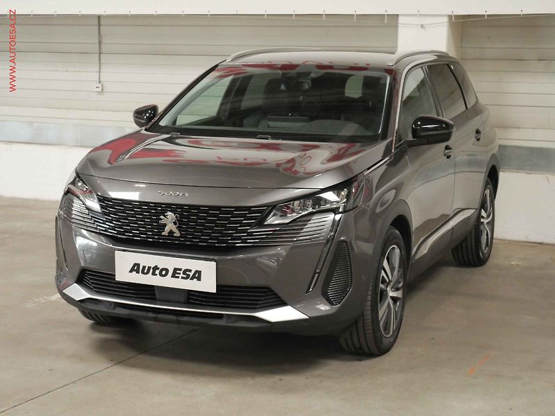 Peugeot 5008 (2022) 1.2 PT, 1.maj,ČR, Allure - fotka 3 z 23