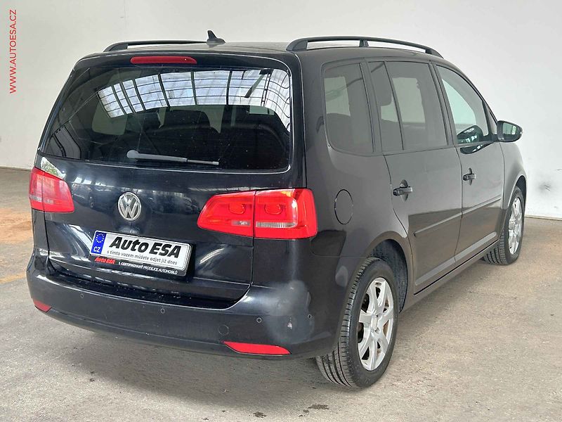 Volkswagen Touran (2011) 1.6 TDi, 2.maj, DSG, navi - fotka 4 z 16
