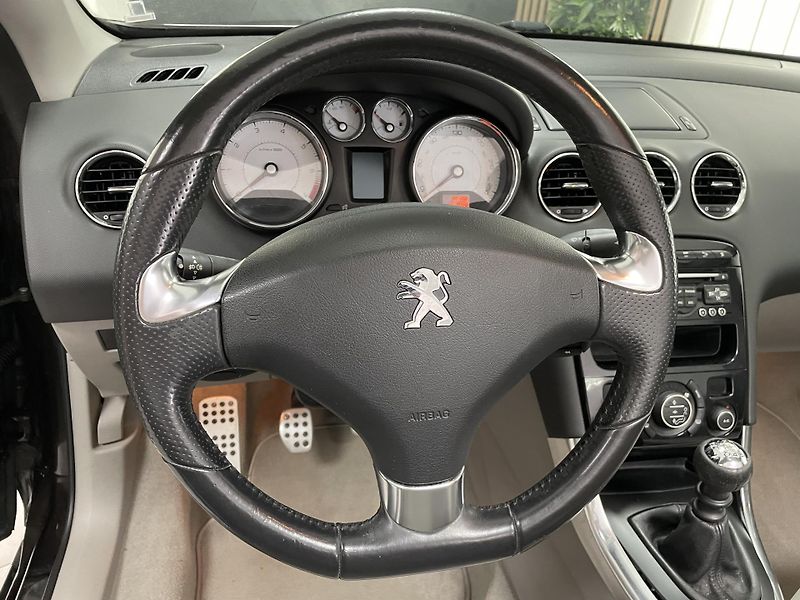 Peugeot 308 CC 1.6 THp 147kW  DIGIAC NAVI  - fotka 26 z 31