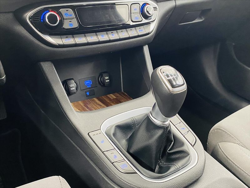 Hyundai i30 1,5 T-GDi 117kW Smart - fotka 19 z 25