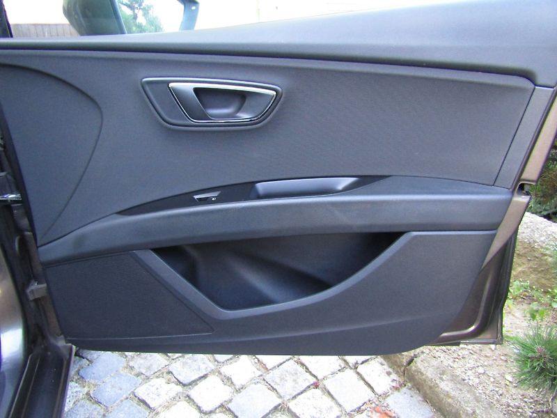Seat Leon (2014) ST 1.2TSI 77kW DSG NAVI - fotka 26 z 40