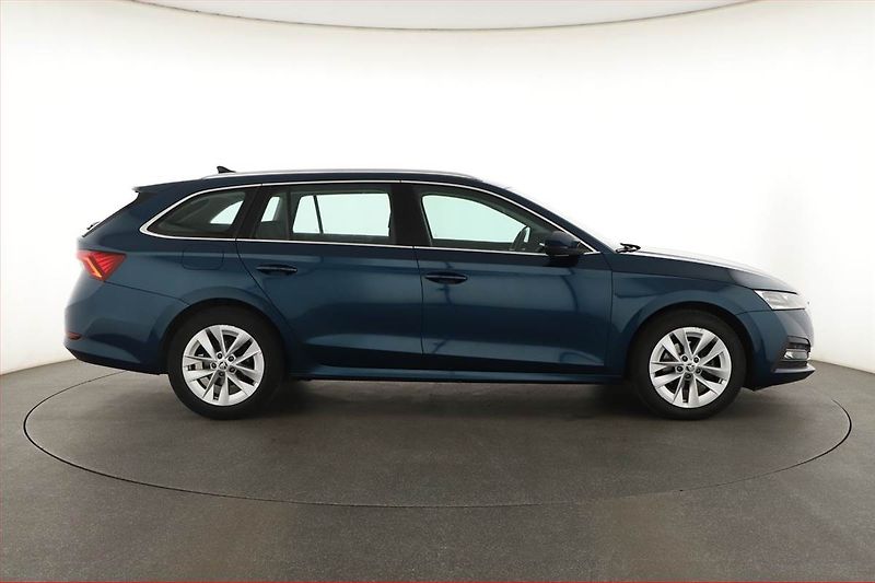 Škoda Octavia (2022) 2.0 TDI, Automat, ČR,1.maj - fotka 6 z 19