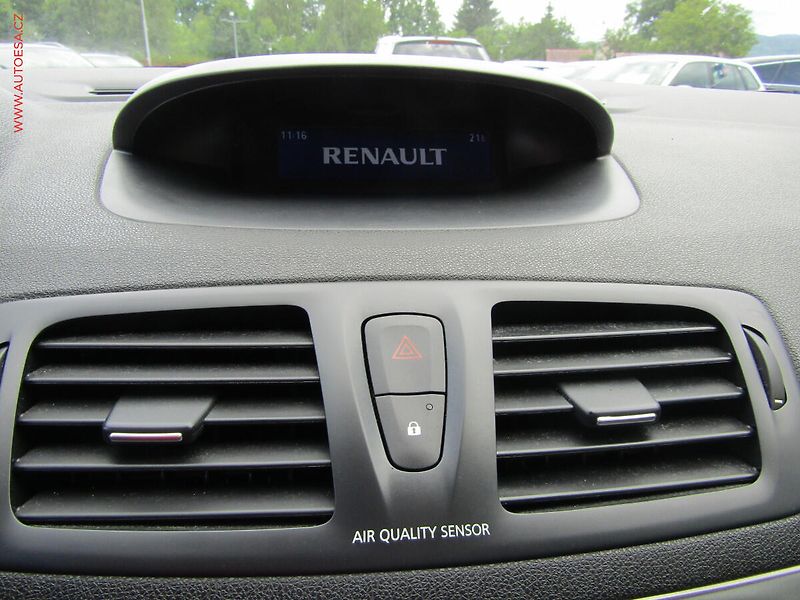 Renault Mégane (2014) 1.6i, 1.maj,ČR, autoAC, temp - fotka 14 z 18