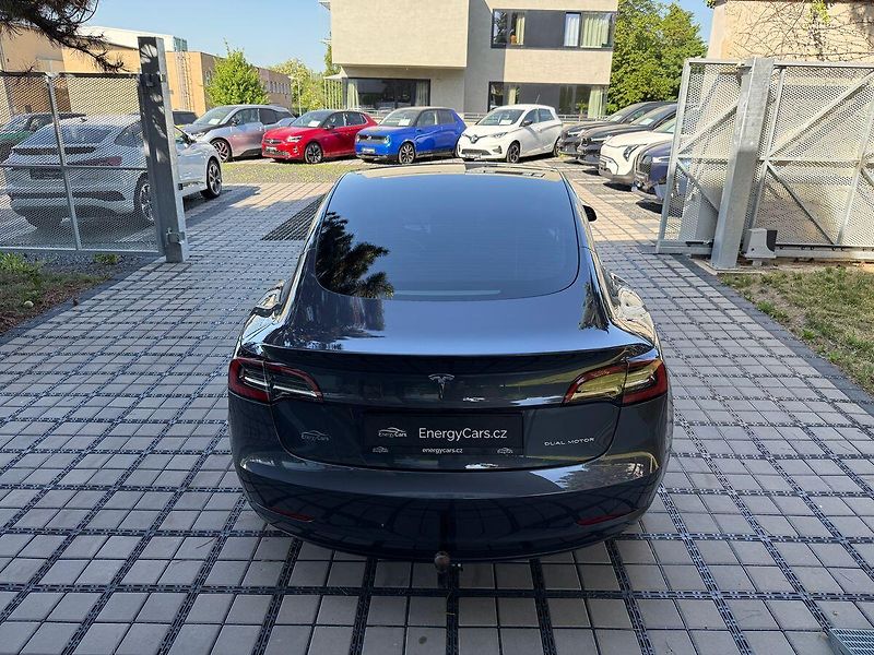 Tesla Model 3 Long Range AWD Tažné - fotka 35 z 38