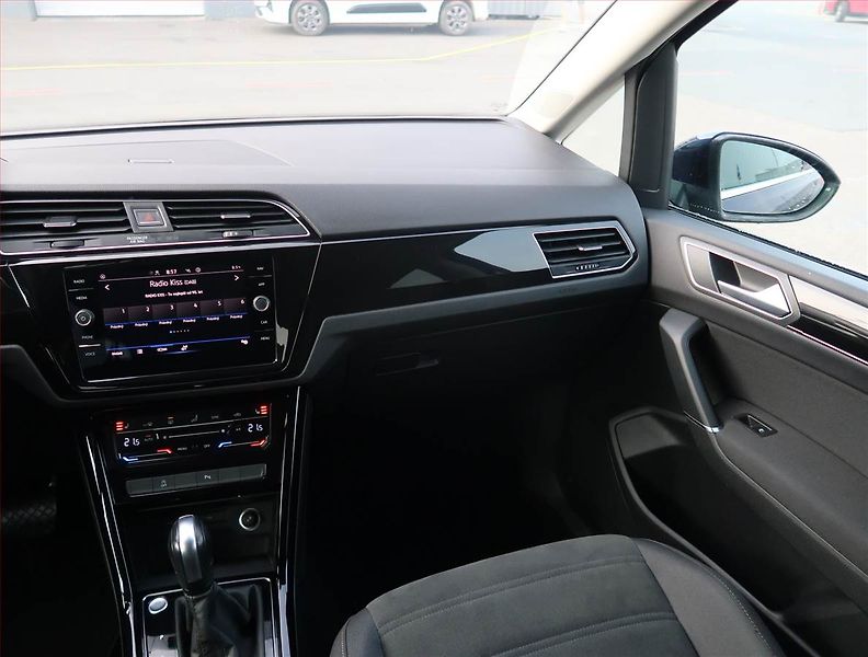 Volkswagen Touran (2023) 2.0 TDI - fotka 8 z 25
