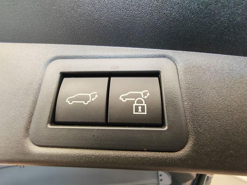 Toyota Corolla Touring Sports 2.0 Hybrid Styl - fotka 10 z 38