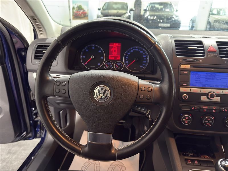 Volkswagen Jetta 1,9   TDI 77KW UNITED 1.MAJ - fotka 9 z 28