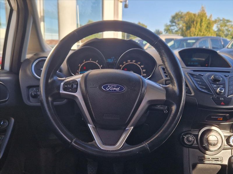 Ford Fiesta 1,2 i 44kW MANUÁL HEZKÝNÁJEZD - fotka 21 z 36
