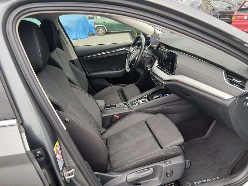Škoda Octavia 4, iV, Plug in Hybrid, ALU 18 - fotka 56 z 66