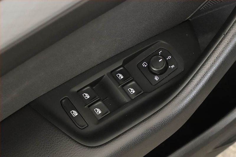 Volkswagen Passat (2019) 2.0 TDI, Automat, Navi - fotka 10 z 17