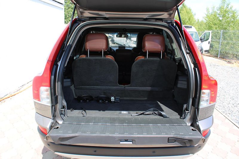 Volvo XC90 2,4 D5 AWD SUMMUM 7 MÍST CZ - fotka 11 z 28