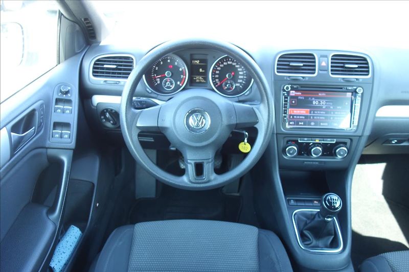 Volkswagen Golf 1,2 TSi 77KW, SERVISNÍ KNIHA. - fotka 21 z 48
