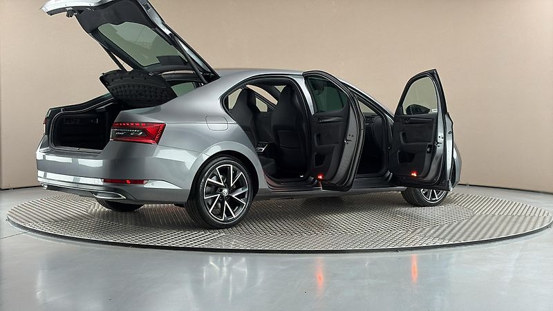 Škoda Superb 2.0 TDI DSG Sportline - fotka 6 z 34
