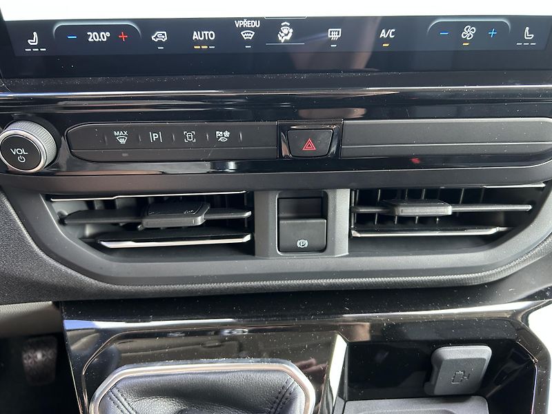Ford Tourneo Custom Titanium L1 2.0 EcoBlue 110 kW - fotka 27 z 29