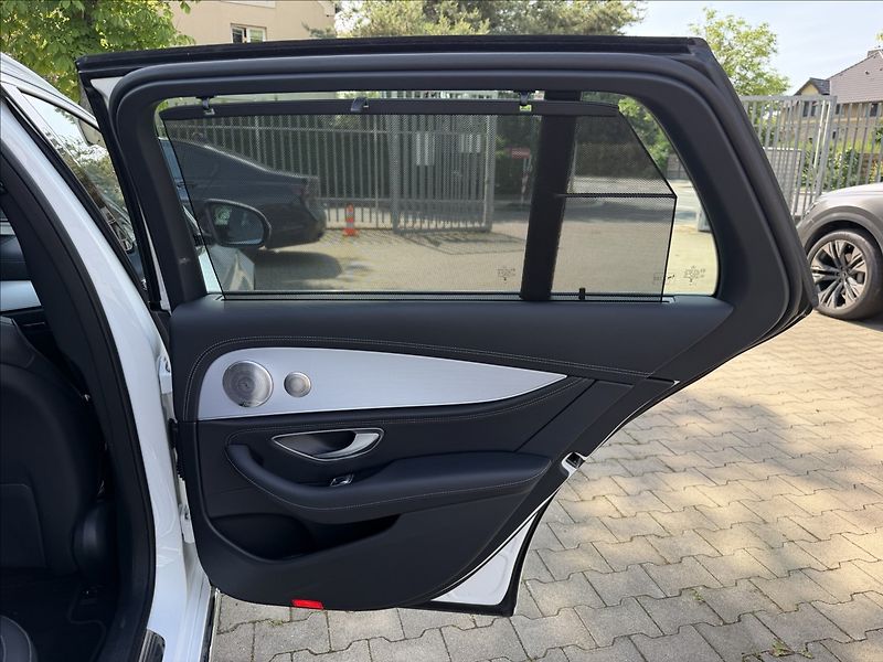 Mercedes-Benz Třídy E 300de 4Matic - fotka 32 z 34