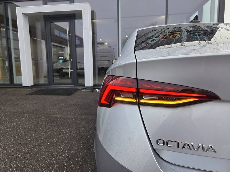 Škoda Octavia 2.0 TDI 4x4 110kW DSG STYLE - fotka 7 z 44