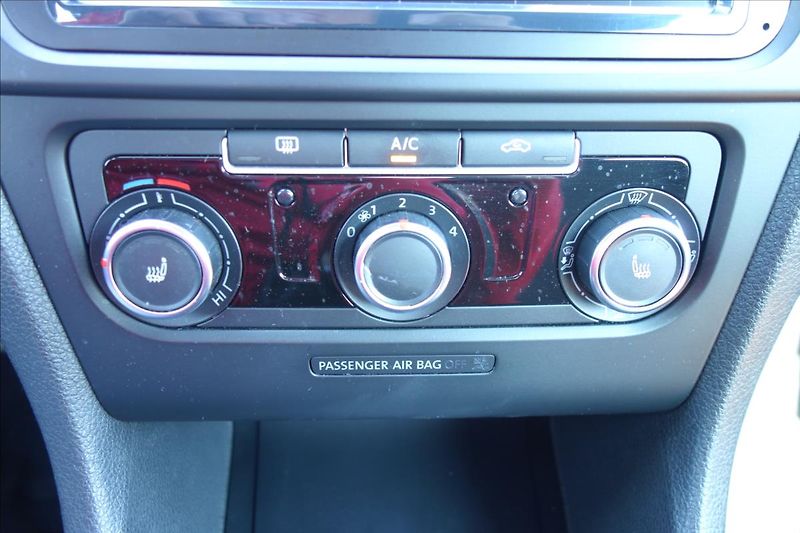 Volkswagen Golf 1,2 TSi 77KW, SERVISNÍ KNIHA. - fotka 29 z 48