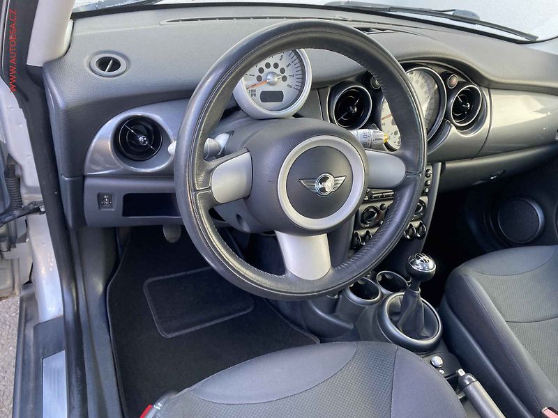Mini One (2005) 1.6i, Panor, AC - fotka 11 z 15