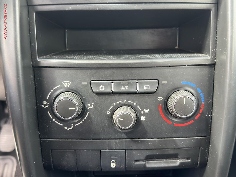 Peugeot 207 (2010) 1.4i, ČR, AC - fotka 13 z 14