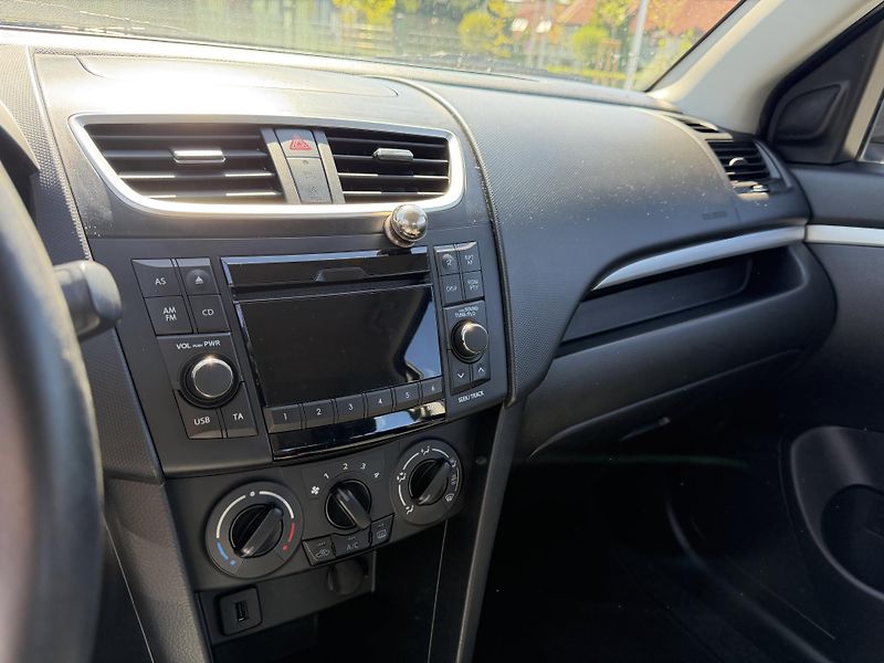 Suzuki Swift (2016) 1.2i 69 kw - fotka 15 z 16