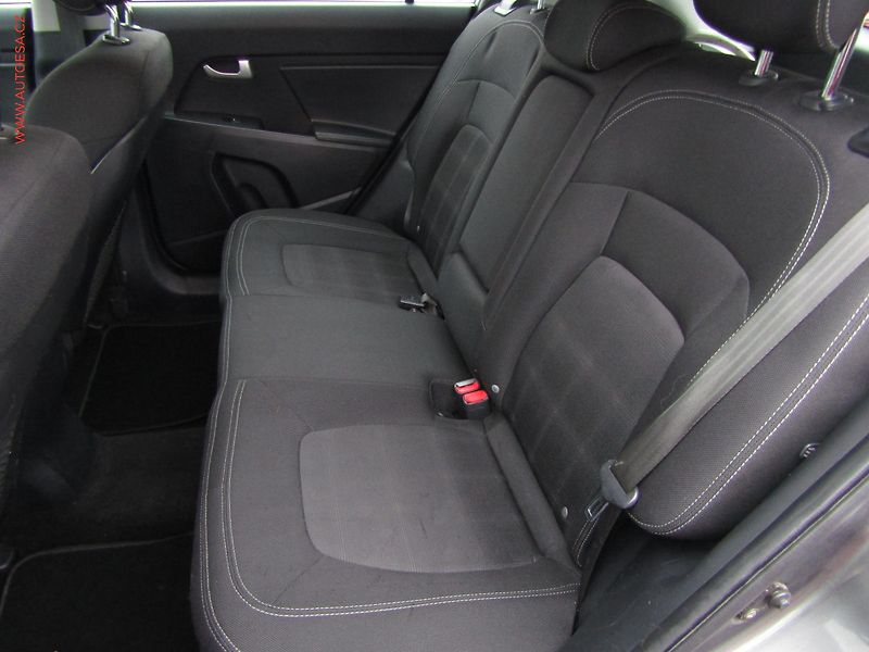 Kia Sportage (2011) 1.7CRDi, ČR, AC, park.asist - fotka 10 z 14