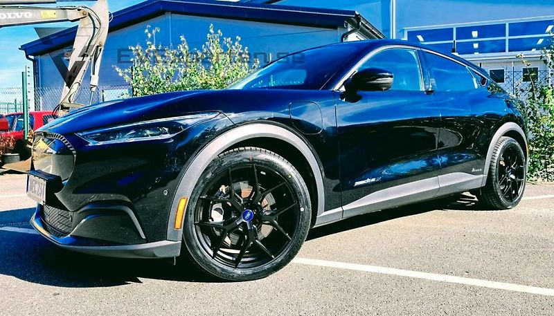 Ford Mustang Mach-E Long Range 360 kamera Tažné  - fotka 3 z 29