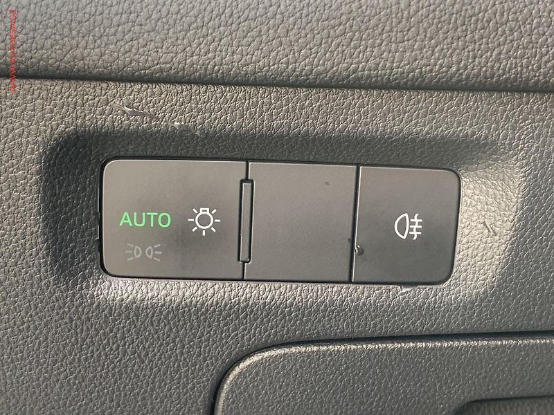Škoda Octavia (2020) 2.0 TDi, LED, navi - fotka 19 z 21