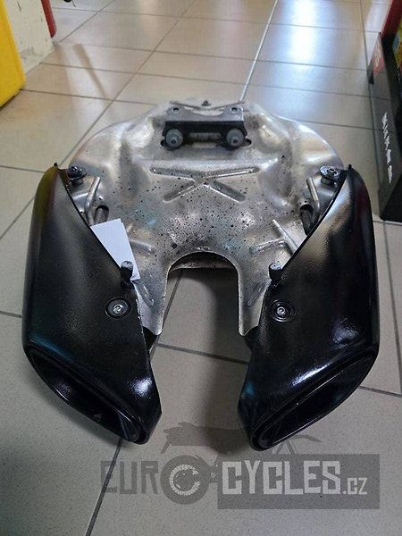 Aprilia Dorsoduro 750 (2010) akce 94990 - fotka 18 z 18