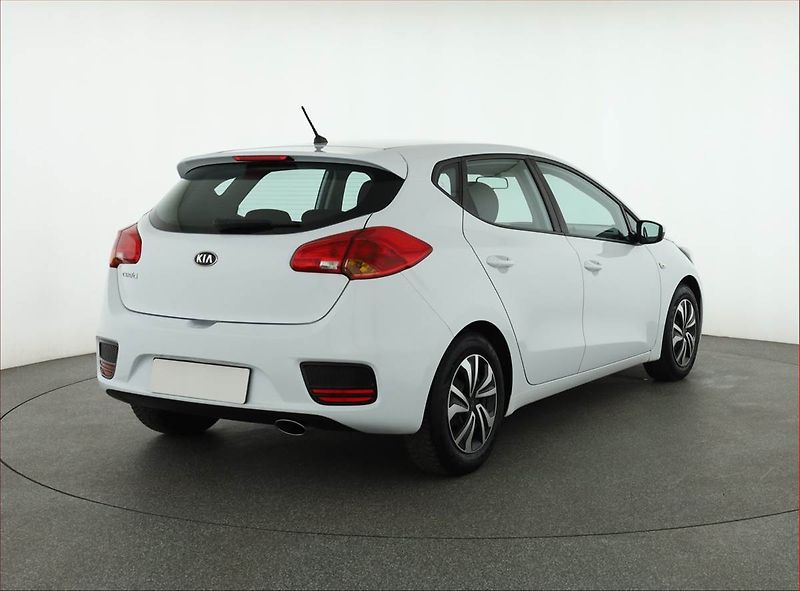 Kia Ceed (2016) 1.6 GDI - fotka 5 z 14