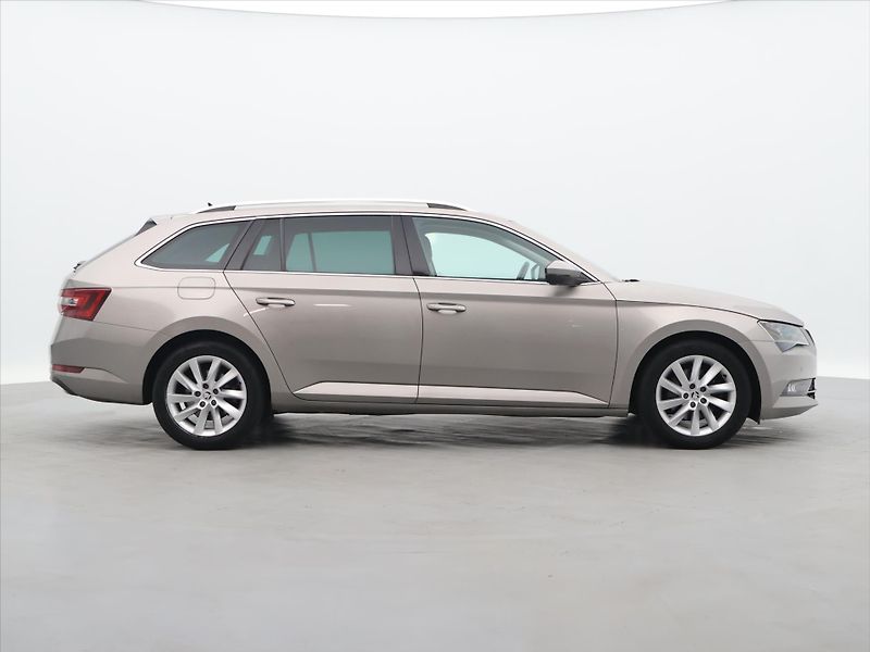 Škoda Superb 2.0 TDI 110kW Style Bi-Xenon - fotka 8 z 38