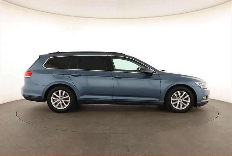 Volkswagen Passat (2015) 2.0 TDI, Navi, Tempomat - fotka 6 z 20