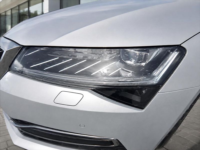 Škoda Superb 2,0 TDI DSG Premium Edition - fotka 7 z 7