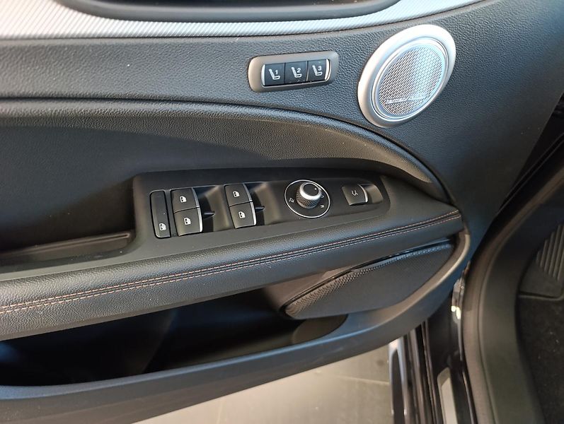 Alfa Romeo Stelvio Intensa 2,0Turbo 280k AWD - fotka 24 z 26