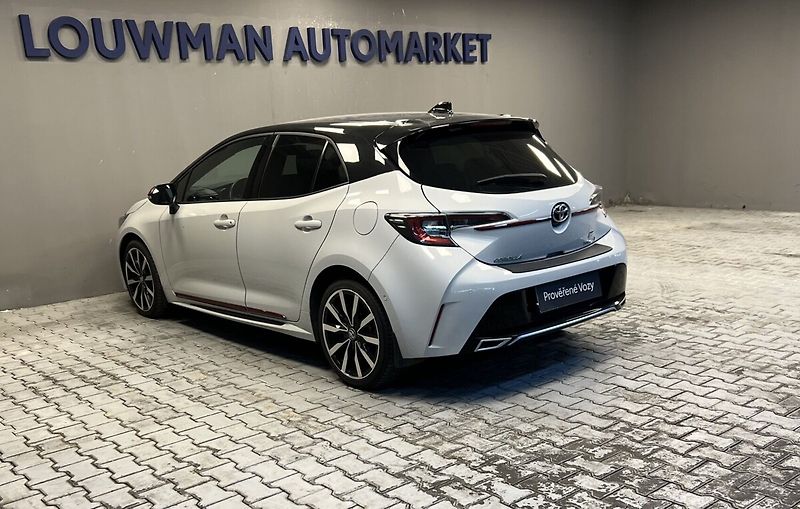 Toyota Corolla 1,8 HYBRID AT GR SPORT - fotka 16 z 17