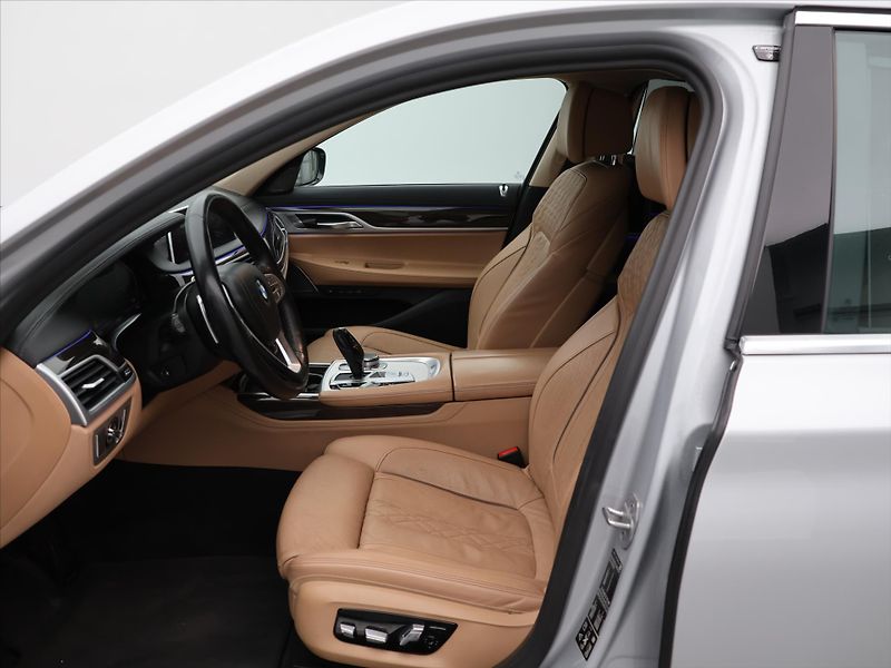 BMW Řada 7 3,0 730LD xDrive CZ DPH - fotka 12 z 38