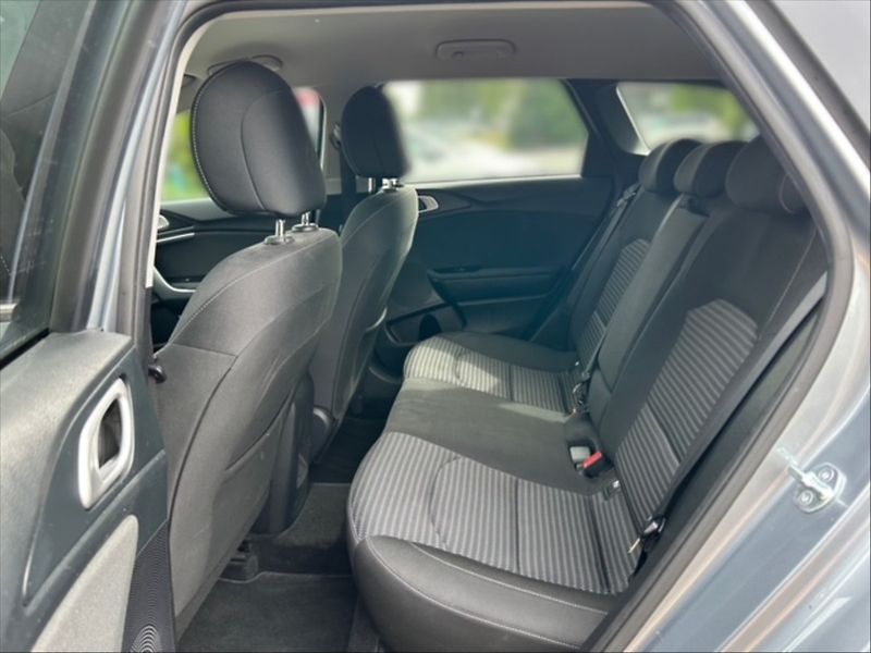 Kia Ceed 1,5 T-GDI 118 Top AT - fotka 8 z 11