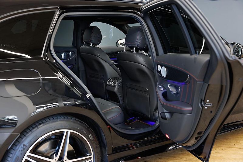 Mercedes-Benz Třídy C (2019) C43 AMG T V6 Biturbo - fotka 30 z 43