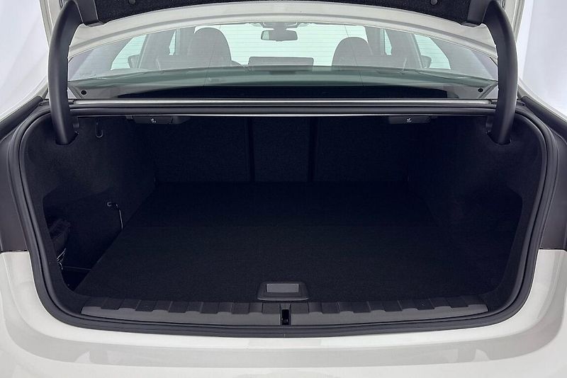 BMW Řada 3 330e xDrive - fotka 9 z 24