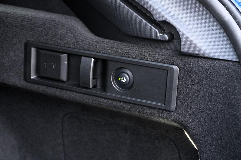 BMW Řada 3 M340i xD,Tažné, H/K, 360°, ACC - fotka 33 z 36