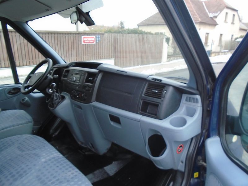 Ford Transit (2011) 2.2 TDCi L2H1 9 míst 5 dveří - fotka 20 z 30