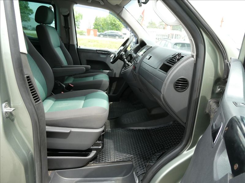 Volkswagen Caravelle 2,5 TDi 96kW LONG 8.míst,závěs - fotka 20 z 33