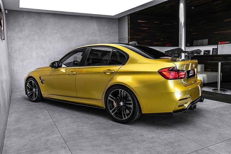 BMW M3 Individual, manual, keramiky - fotka 7 z 19