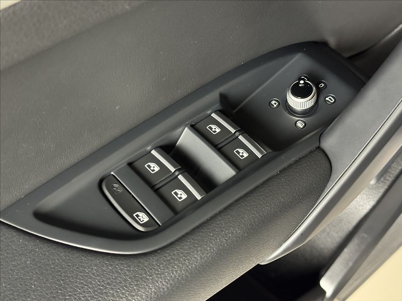 Audi Q5 2,0 TDi  Quattro S-Line Assist - fotka 22 z 50