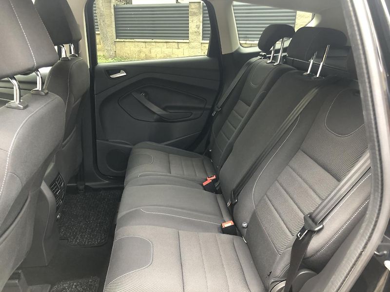 Ford Kuga (2015) 1,5 110kW 1.majitel pěkný stav - fotka 44 z 63