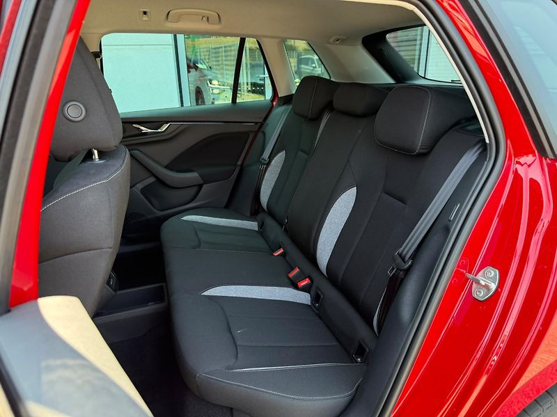 Škoda Kamiq Selection 1.0 TSI 85kw - fotka 20 z 25