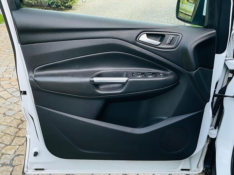 Ford Kuga 2.0TDCi 4x4 MAN SERVISKA TAŽNÉ - fotka 26 z 42
