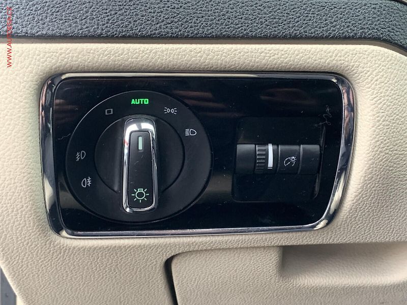 Škoda Superb (2010) 2.0 TDi, DSG, navi, xenon - fotka 20 z 23